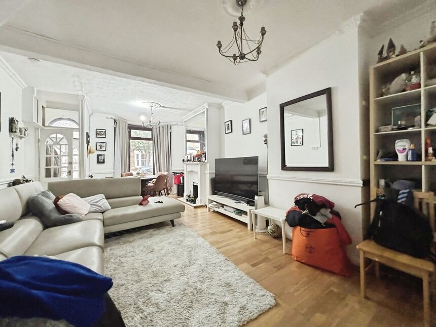 2 bedroom Mid Terrace House for sale