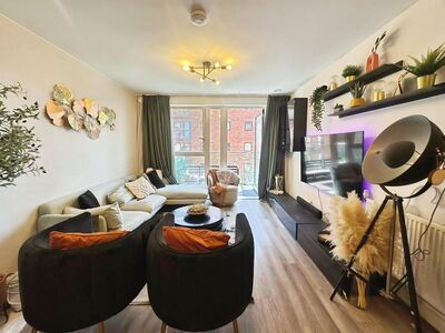 Green Street, 3 bedroom Flat for sale, &pound;500,000