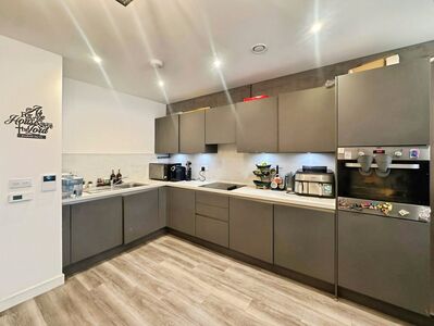 Green Street, 3 bedroom Flat for sale, &pound;500,000