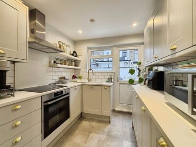 2 bedroom Mid Terrace House for sale