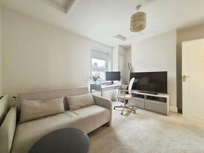 2 bedroom Mid Terrace House for sale