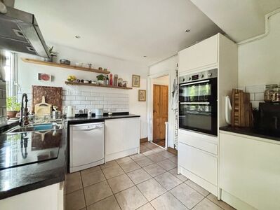 3 bedroom Mid Terrace House for sale