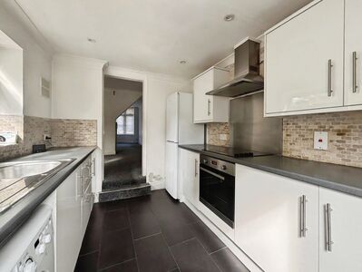 2 bedroom Mid Terrace House for sale