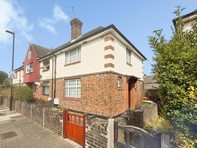 Holborn Road, 3 bedroom Mid Terrace House to rent, &pound;2,500 pcm