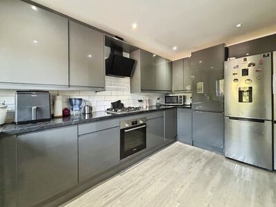 3 bedroom Mid Terrace House for sale