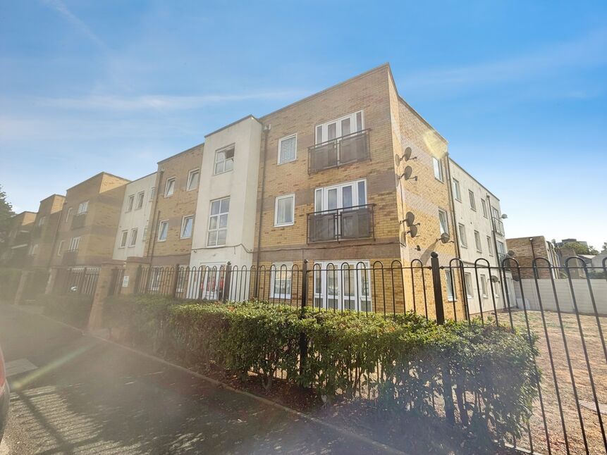 Main image of 2 bedroom Flat to rent, Luton Road, London, E13