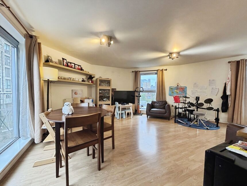 Main image of 2 bedroom Flat for sale, Ascot House, London, E14