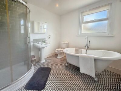 Morley Road, 4 bedroom Mid Terrace Property to rent, &pound;3,100 pcm