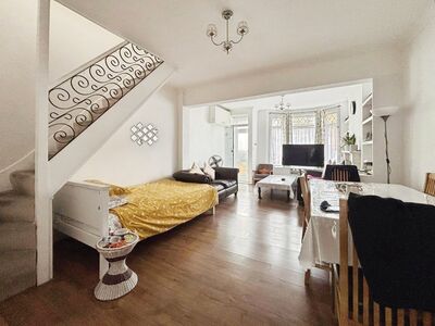 2 bedroom Mid Terrace House for sale