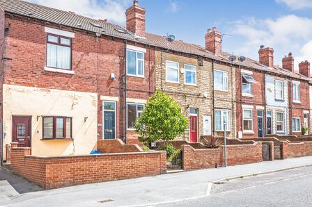 3 bedroom Mid Terrace House to rent