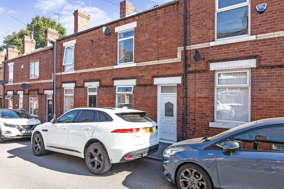 Main image of 2 bedroom Mid Terrace House to rent, Queen Street, Pontefract, West Yorkshire, WF8