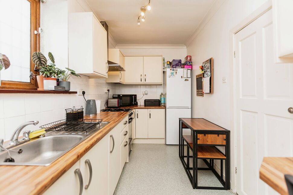 4 bedroom Mid Terrace Property for sale, Carleton Road, Pontefract, WF8 £165,000