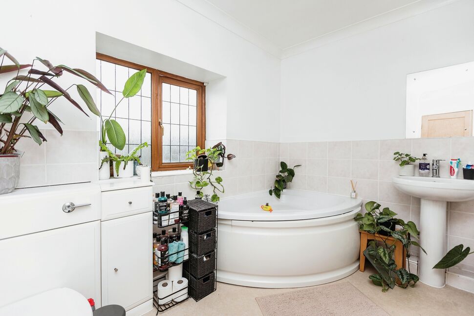 4 bedroom Mid Terrace Property for sale, Carleton Road, Pontefract, WF8