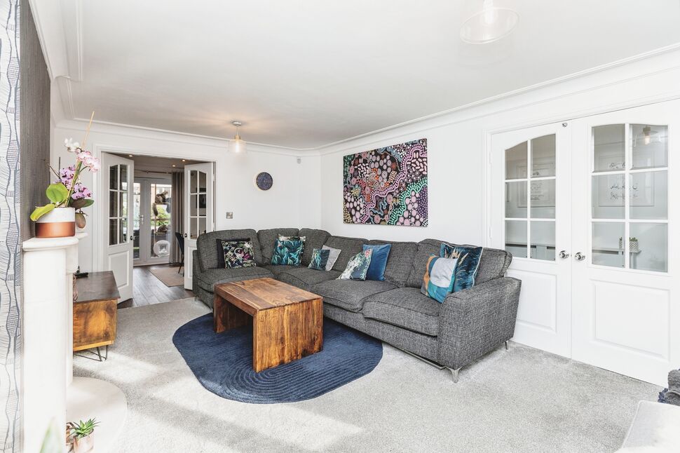 4 bedroom Detached House for sale, Willow Bank Drive, Pontefract, WF8