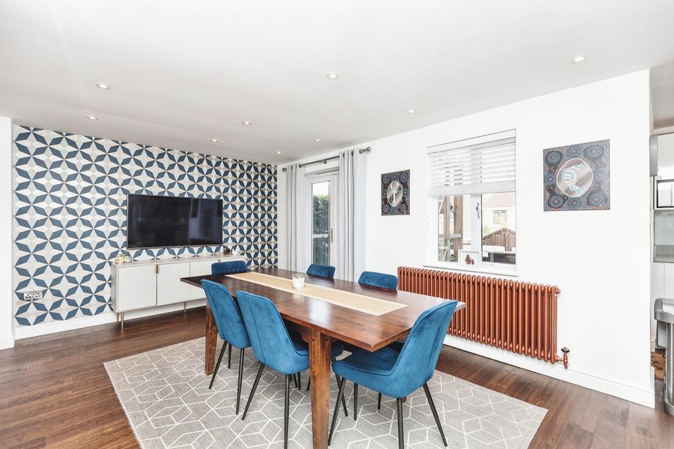 4 bedroom Detached House for sale, Willow Bank Drive, Pontefract, WF8