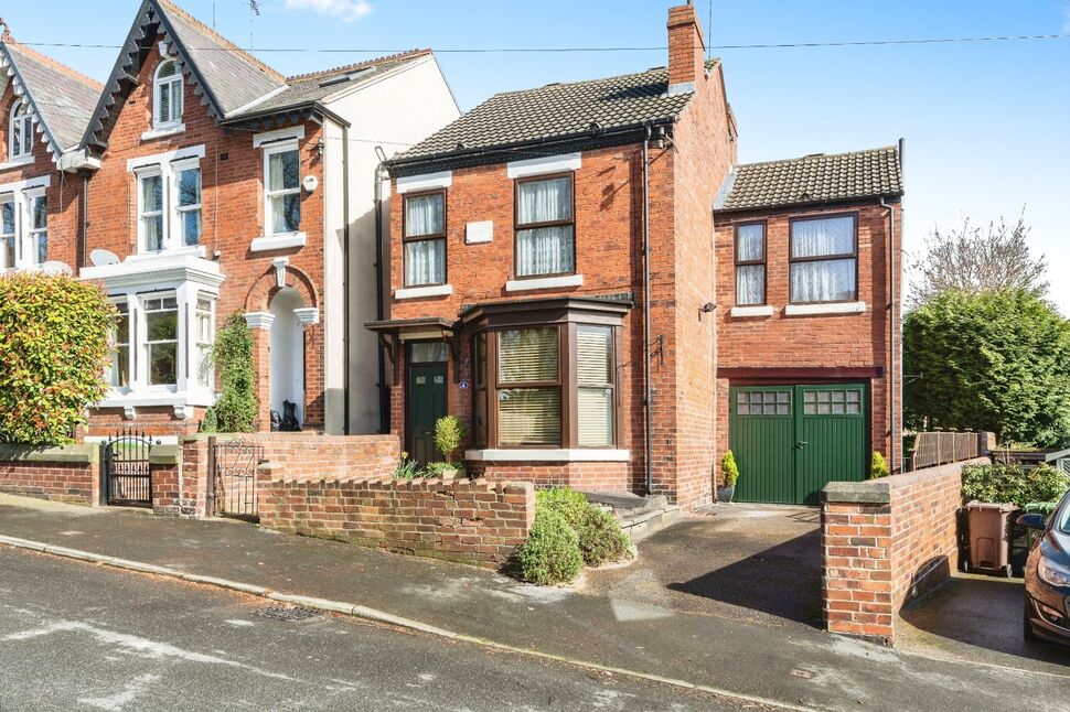 Main image of 4 bedroom Detached House for sale, Beechwood Avenue, Pontefract, West Yorkshire, WF8