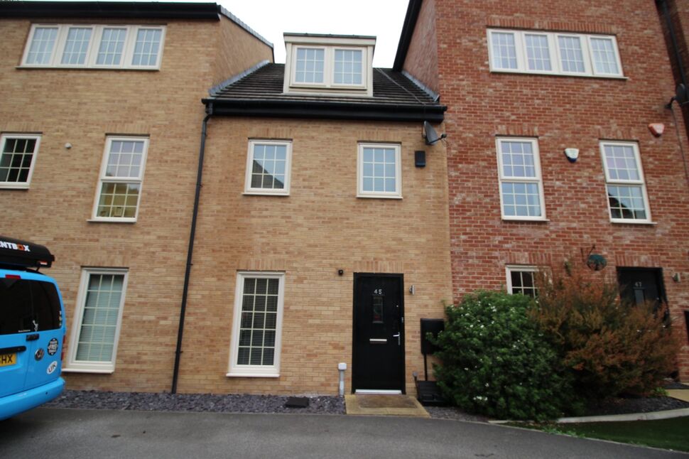 4 bedroom Mid Terrace House for sale, Madison Walk, Ackworth, WF7 £