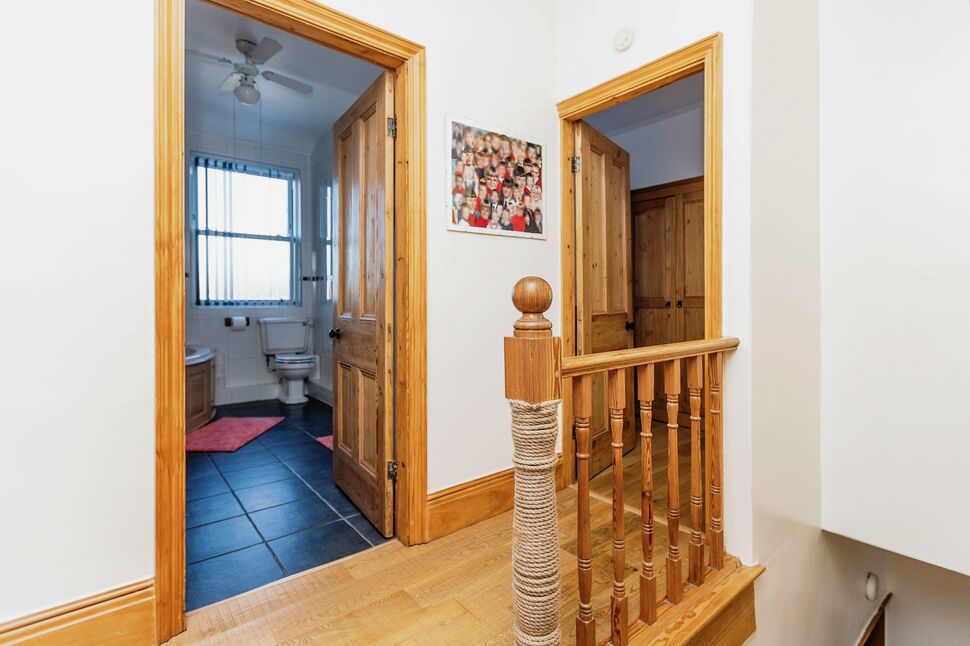 2 bedroom Mid Terrace House for sale, Willow Lane, Featherstone, WF7 £160,000