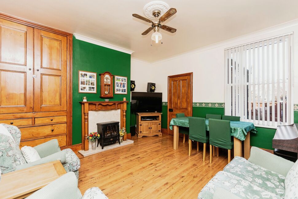 2 bedroom Mid Terrace House for sale, Willow Lane, Featherstone, WF7 £160,000