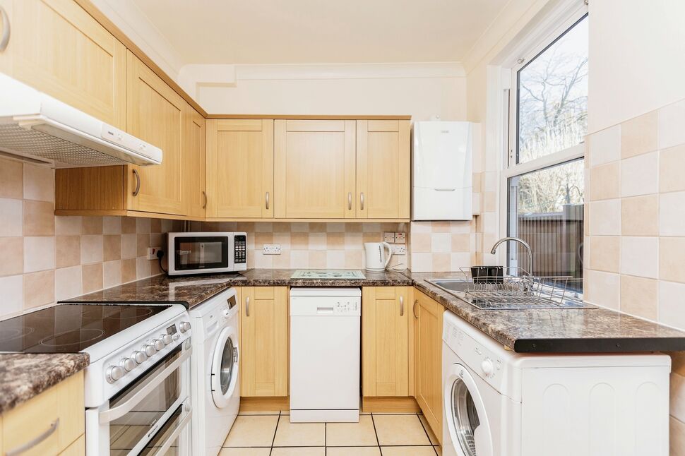 2 bedroom Mid Terrace House for sale, Willow Lane, Featherstone, WF7 £160,000