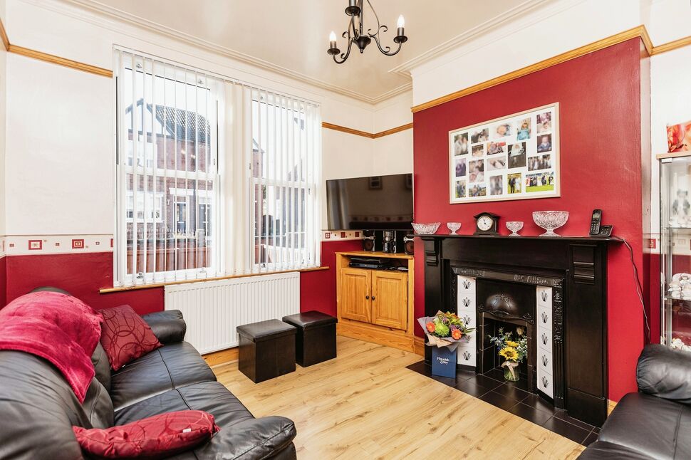 2 bedroom Mid Terrace House for sale, Willow Lane, Featherstone, WF7 £160,000