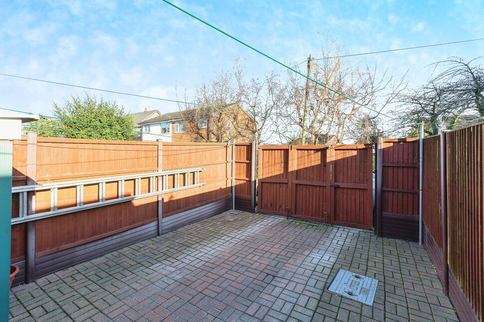 2 bedroom Mid Terrace House for sale, Willow Lane, Featherstone, WF7 £160,000