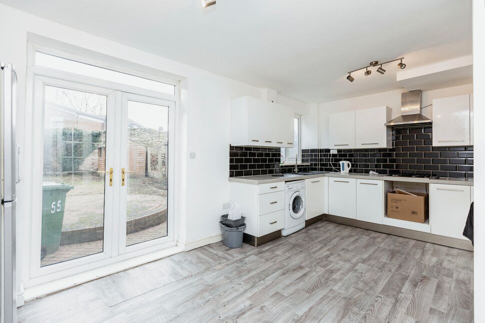 3 bedroom End Terrace House for sale, Pinders Garth, Knottingley, WF11