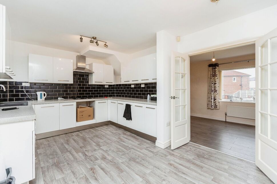 3 bedroom End Terrace House for sale, Pinders Garth, Knottingley, WF11