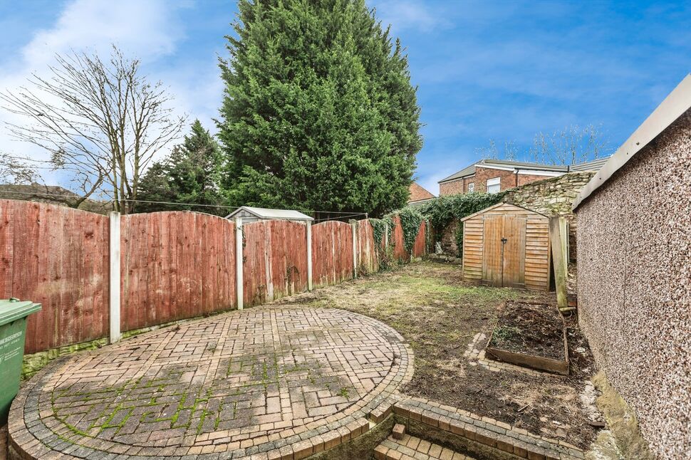 3 bedroom End Terrace House for sale, Pinders Garth, Knottingley, WF11