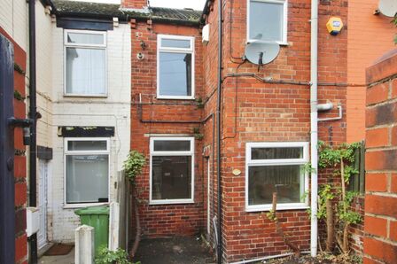 2 bedroom Mid Terrace House for sale