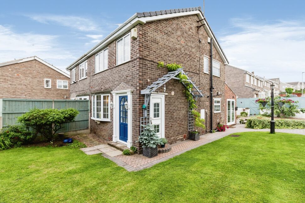 Main image of 3 bedroom Semi Detached House to rent, Knottingley Road, Pontefract, West Yorkshire, WF8