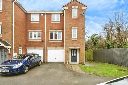 Newton Grange, 4 bedroom Semi Detached House for sale, £195,000