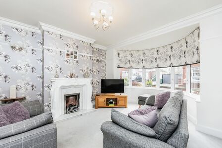 Warren Avenue, 3 bedroom Semi Detached House for sale, £240,000