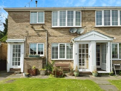 The Uplands, 2 bedroom  Flat for sale, £130,000
