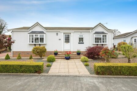 2 bedroom Detached Property for sale