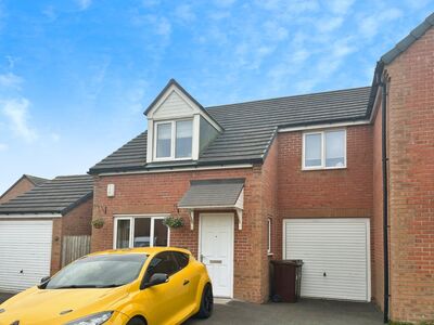 Woodland Walk, 3 bedroom Semi Detached House to rent, £975 pcm