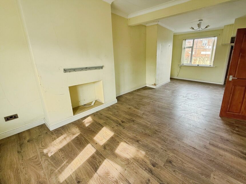 Lounge / Dining Area