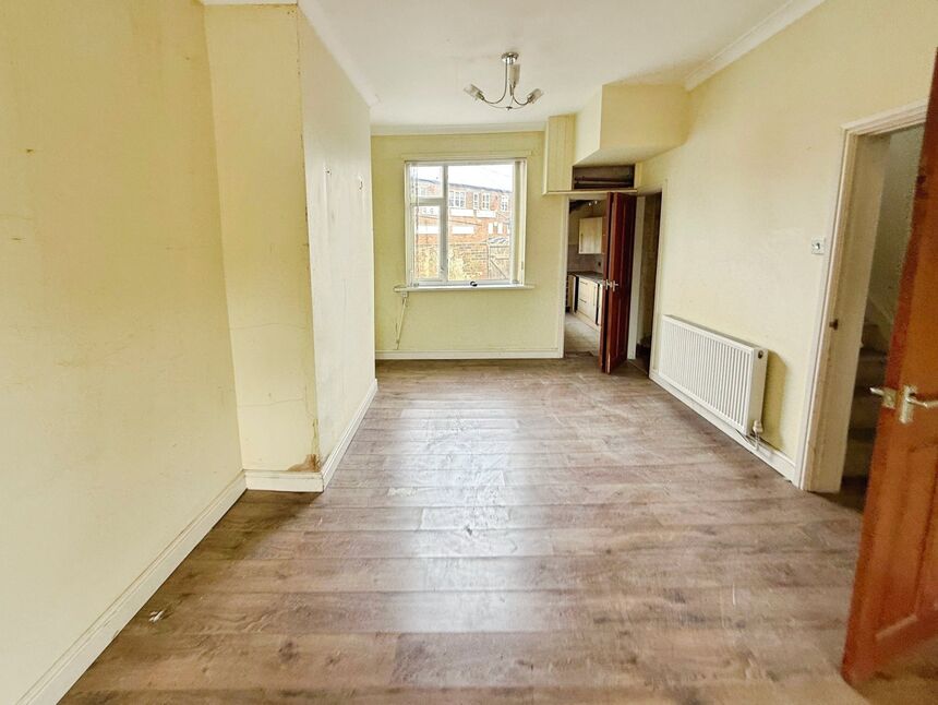 Lounge / Dining Area