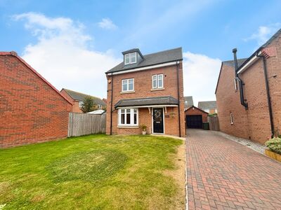 Warren Close, 4 bedroom Detached House to rent, £1,800 pcm