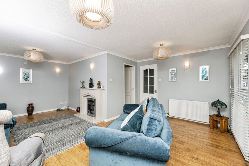 Lounge / Dining Area