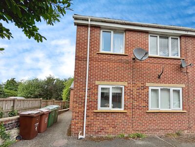 Aire Street, 2 bedroom  Flat to rent, £725 pcm