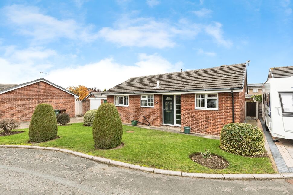 Main image of 2 bedroom Detached Bungalow for sale, Windsor Rise, Pontefract, West Yorkshire, WF8