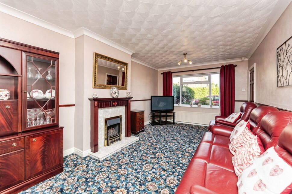 Lounge / Dining Area