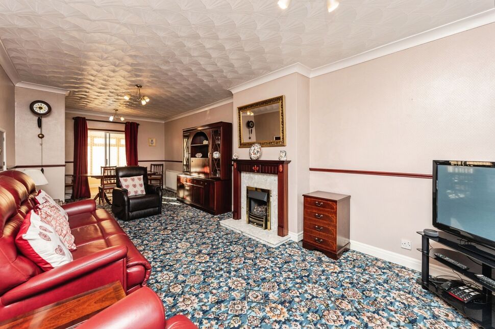 Lounge / Dining Area