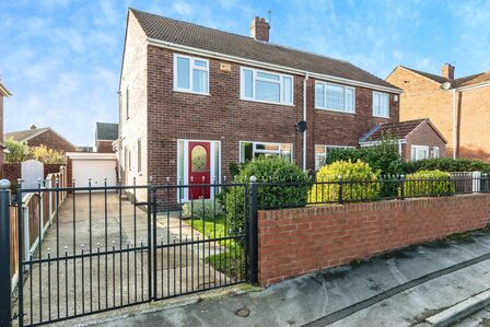 Millfield Crescent, 3 bedroom Semi Detached House for sale, £240,000