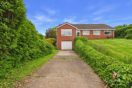 Hill Fold, 4 bedroom Detached Bungalow for sale, &pound;390,000