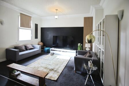 1 bedroom Flat for sale