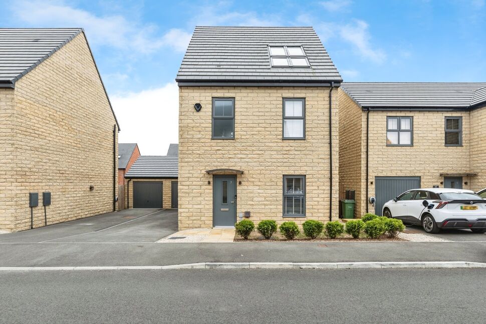 Main image of 4 bedroom Detached House for sale, Wellhams Road, Pontefract, West Yorkshire, WF8