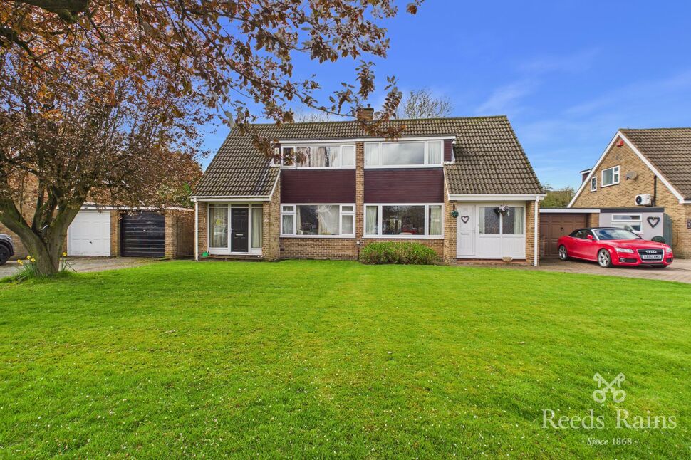Main image of 4 bedroom Semi Detached House for sale, Fair View, Pontefract, West Yorkshire, WF8