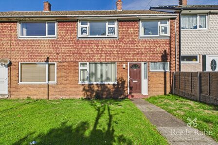 3 bedroom Mid Terrace House for sale